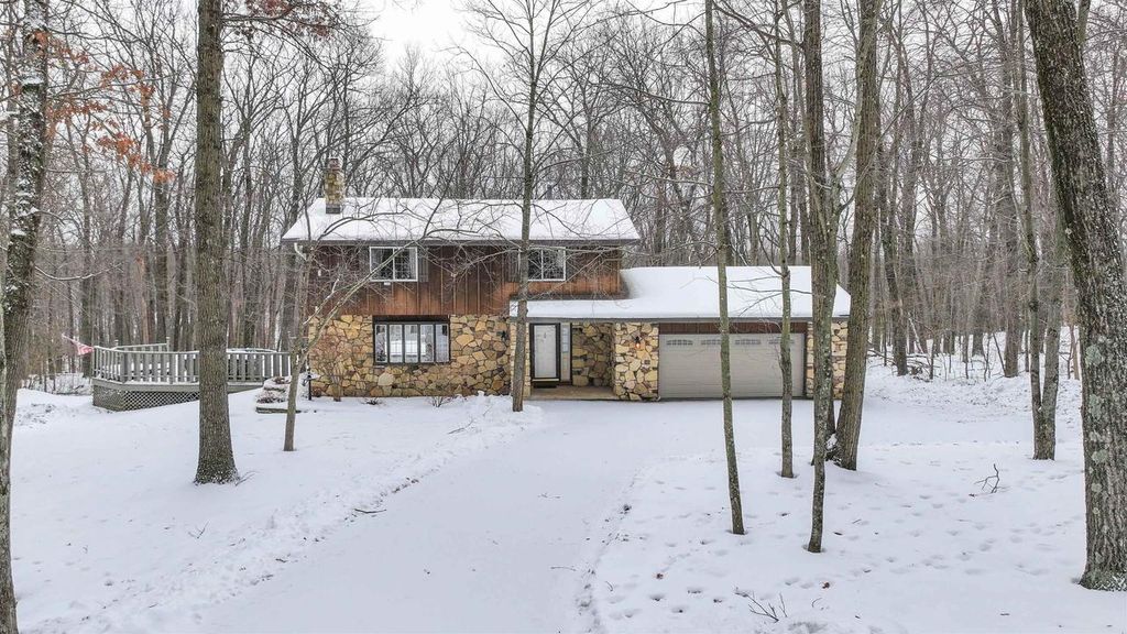 Photo of E2315 Woodridge DRIVE, Waupaca, WI 54981 (MLS # 50319509)