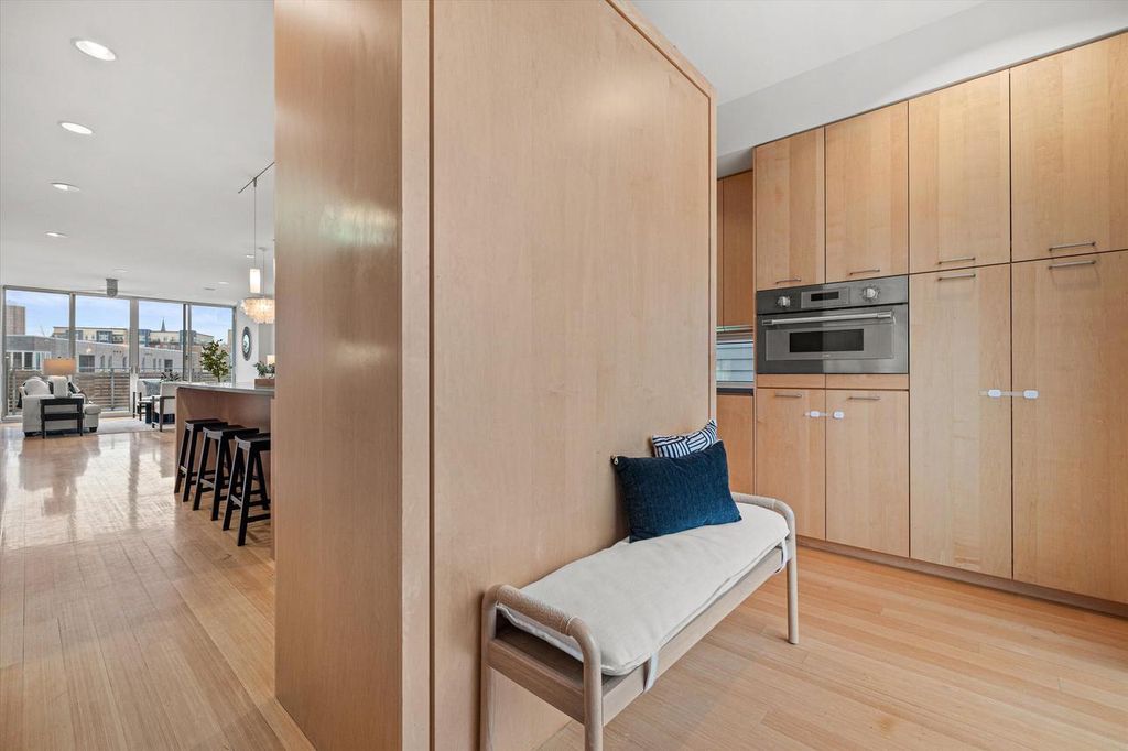 Photo of 907 E Reservoir AVENUE, Milwaukee, WI 53212 (MLS # 1945632)