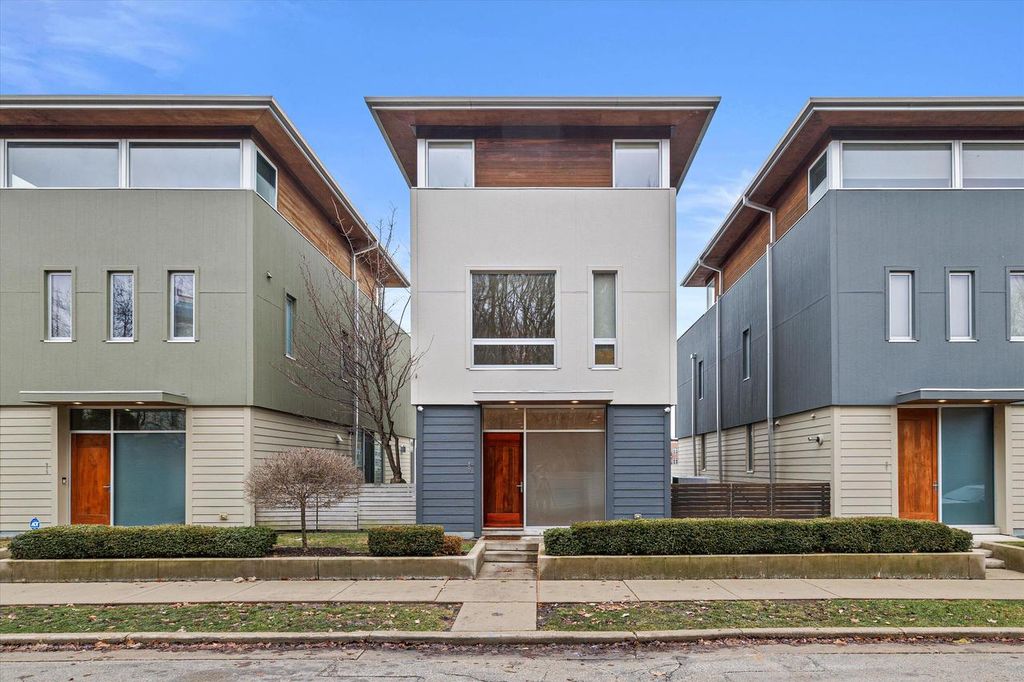 Photo of 907 E Reservoir AVENUE, Milwaukee, WI 53212 (MLS # 1945632)