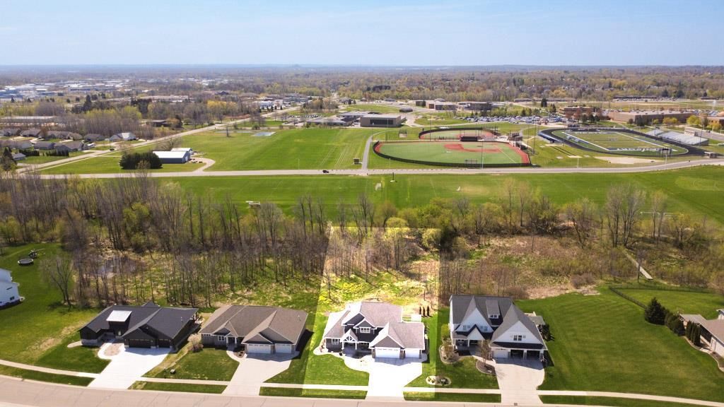 Photo of 2631 Moose Creek TRAIL, Suamico, WI 54313 (MLS # 50325409)