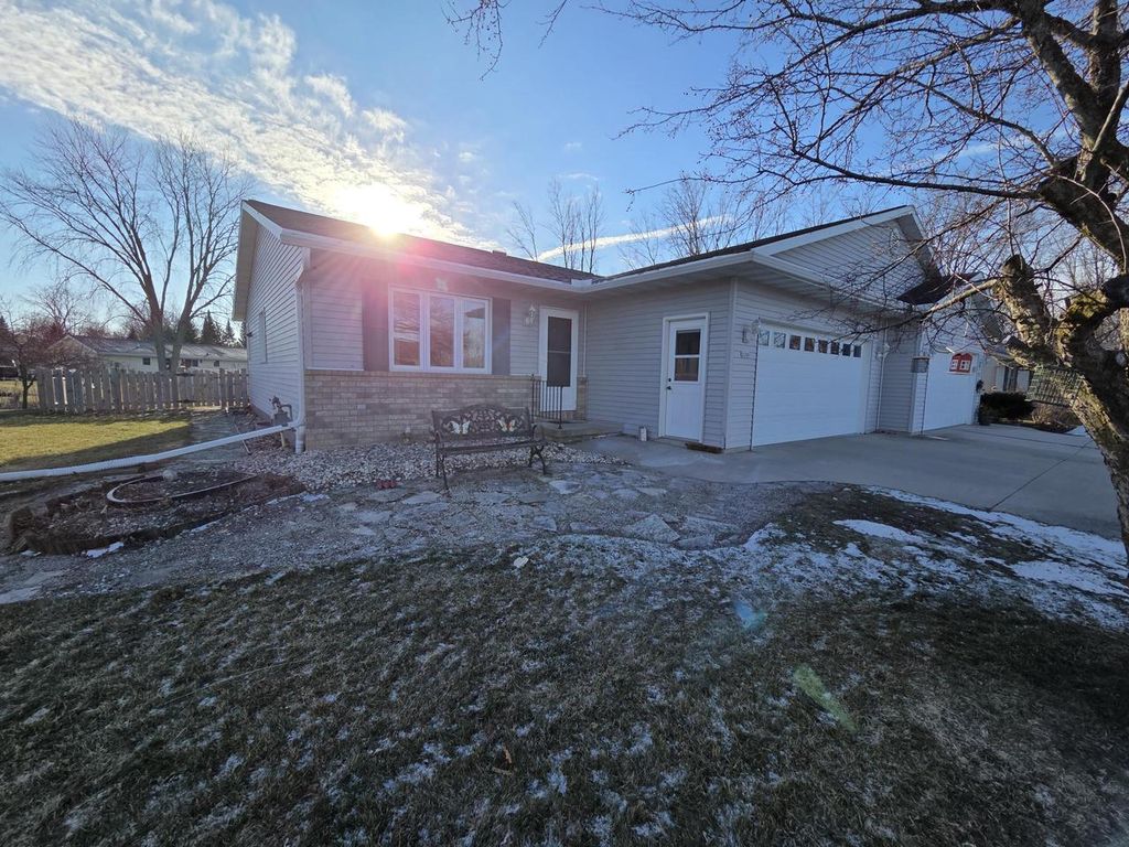 Photo of 2209 Virginia DRIVE, Manitowoc, WI 54220 (MLS # 1947465)
