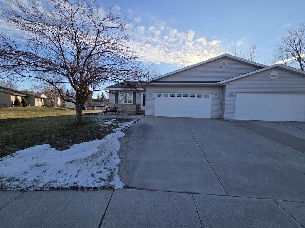 Photo of 2209 Virginia DRIVE, Manitowoc, WI 54220 (MLS # 1947465)