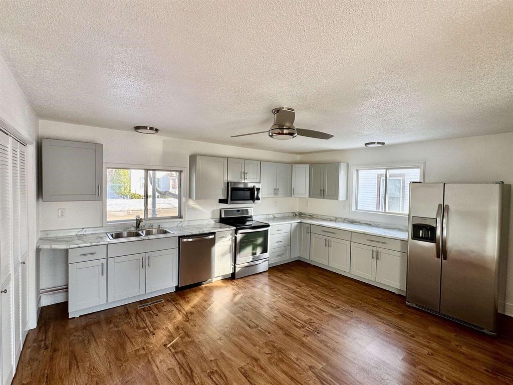 Photo of 311 S Walter AVENUE, Appleton, WI 54915 (MLS # 50322555)