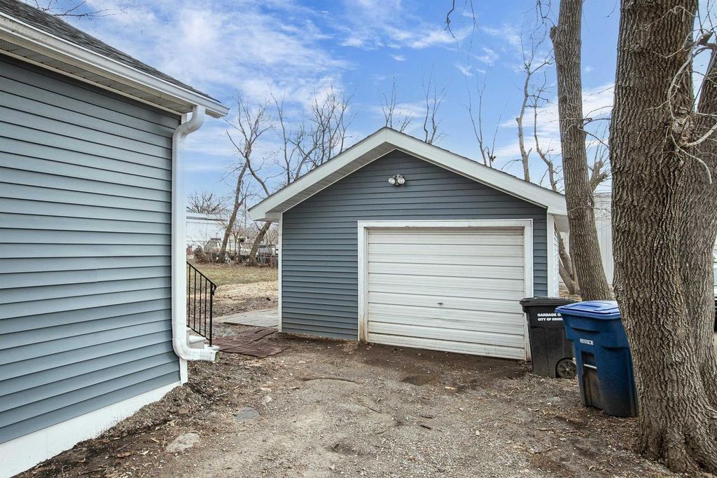 Photo of 1806 Ashland STREET, Oshkosh, WI 54901 (MLS # 50323214)