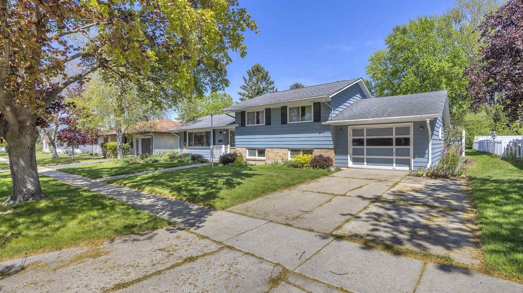 Photo of 695 Bruce STREET, Fond Du Lac, WI 54935 (MLS # 50325979)