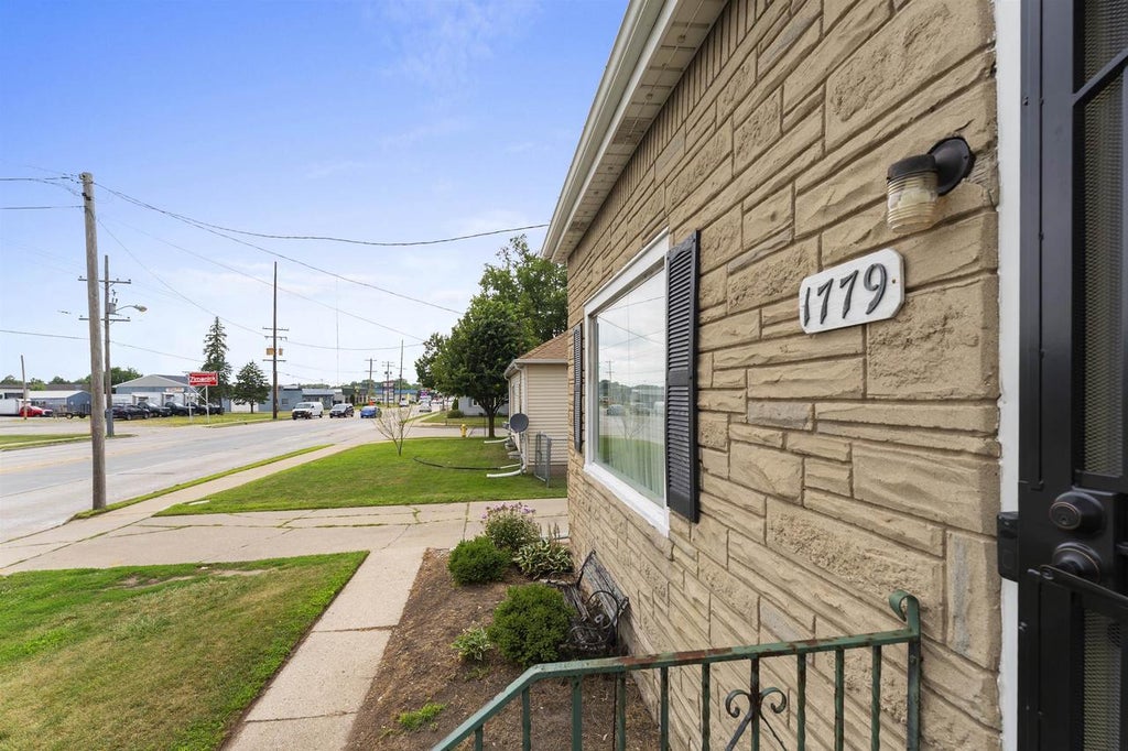 Photo of 1779 E Mason STREET, Green Bay, WI 54302 (MLS # 50330832)