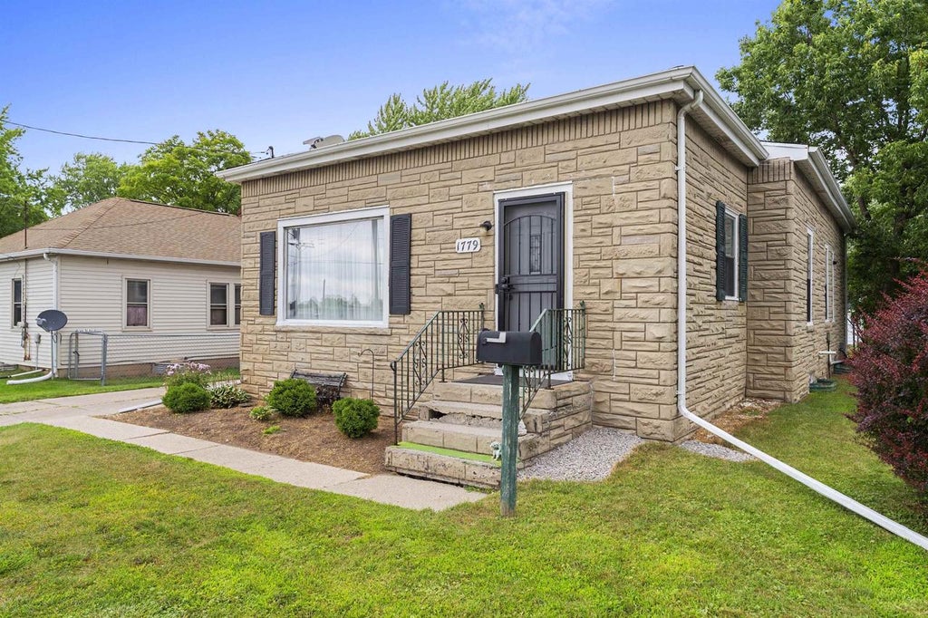 Photo of 1779 E Mason STREET, Green Bay, WI 54302 (MLS # 50330832)