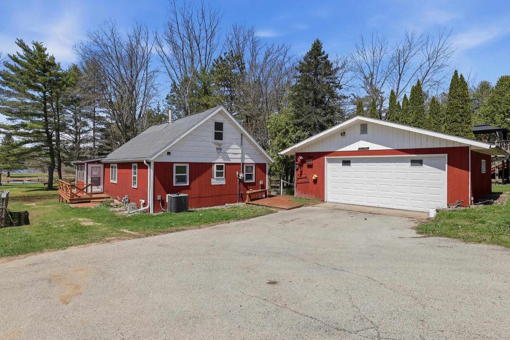 Photo of 215 Birch DRIVE, Iola, WI 54945 (MLS # 22601559)