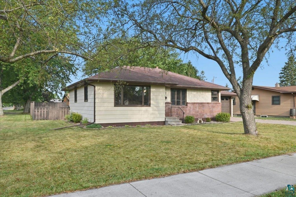 Photo of 1627 Missouri AVENUE, Superior, WI 54880 (MLS # 6127584)