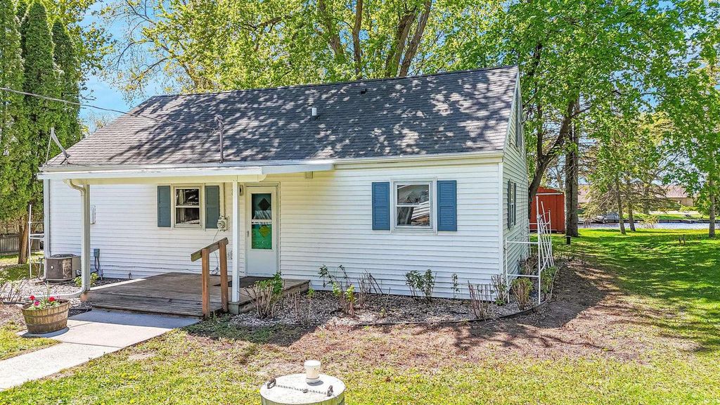 Photo of 7761 Boom Bay Heights ROAD, Larsen, WI 54947 (MLS # 50325482)