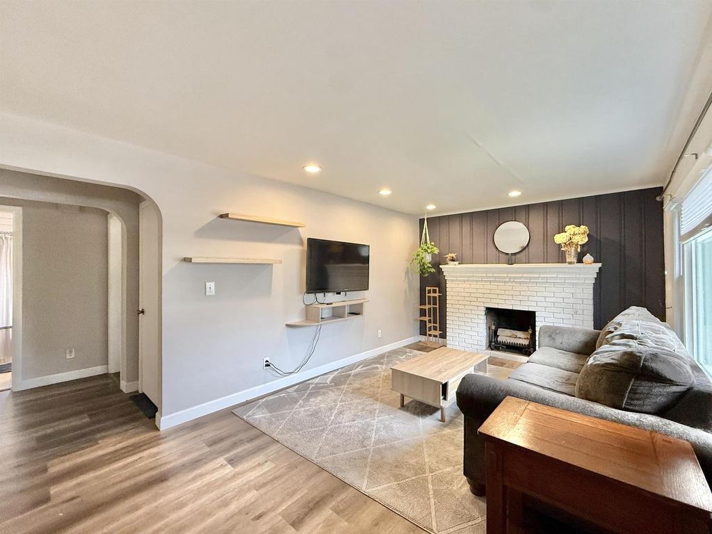 Photo of 604 Ridgeland AVENUE, Beloit, WI 53511 (MLS # 2010860)