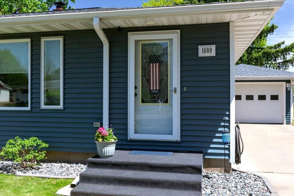 Photo of 1609 Drury AVENUE, Eau Claire, WI 54703 (MLS # 1601253)