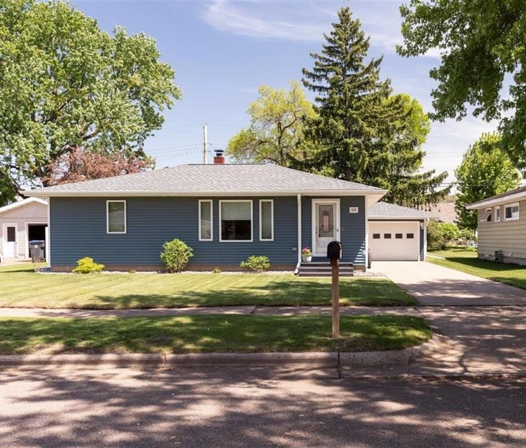 Photo of 1609 Drury AVENUE, Eau Claire, WI 54703 (MLS # 1601253)