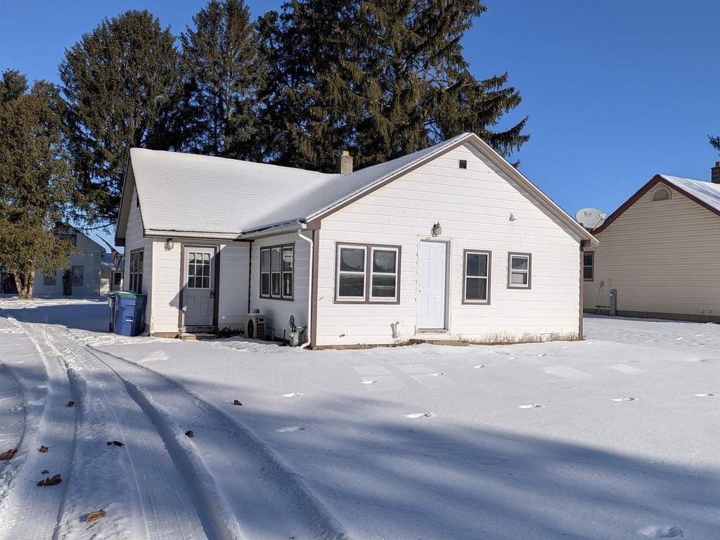 Photo of 311 Second STREET, Rosholt, WI 54473 (MLS # 22505661)