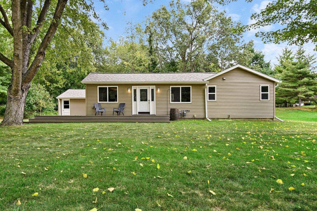 Photo of N2832 N Lake Point DRIVE, Lodi, WI 53555 (MLS # 2032706)