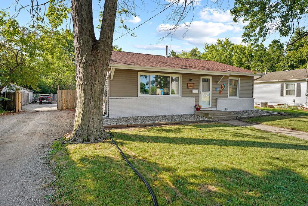 Photo of 1735 Oshkosh AVENUE, Oshkosh, WI 54902 (MLS # 50329722)
