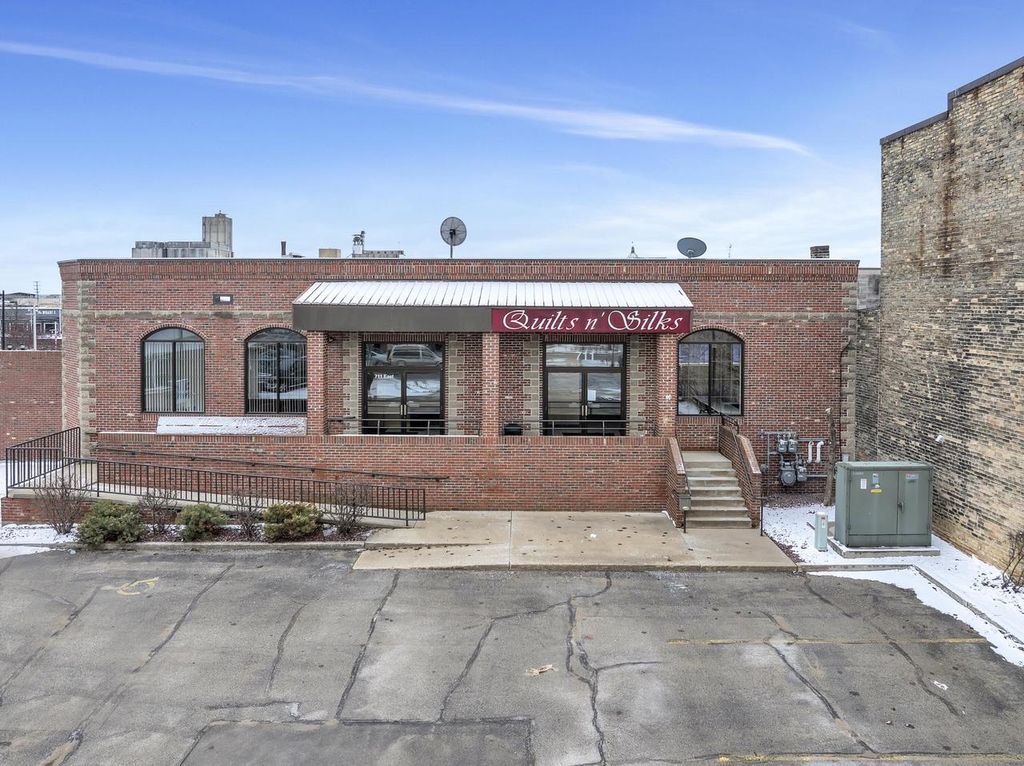 Photo of 50 Maritime DRIVE #711 York St, Manitowoc, WI 54220 (MLS # 1951565)