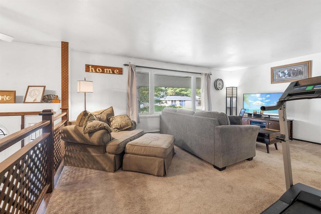 Photo of 153 Cliffview DRIVE, Green Bay, WI 54302 (MLS # 50333111)