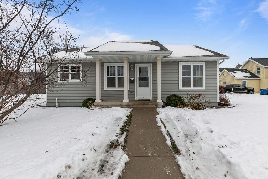 Photo of 112 Broad STREET, Oshkosh, WI 54901 (MLS # 50319319)