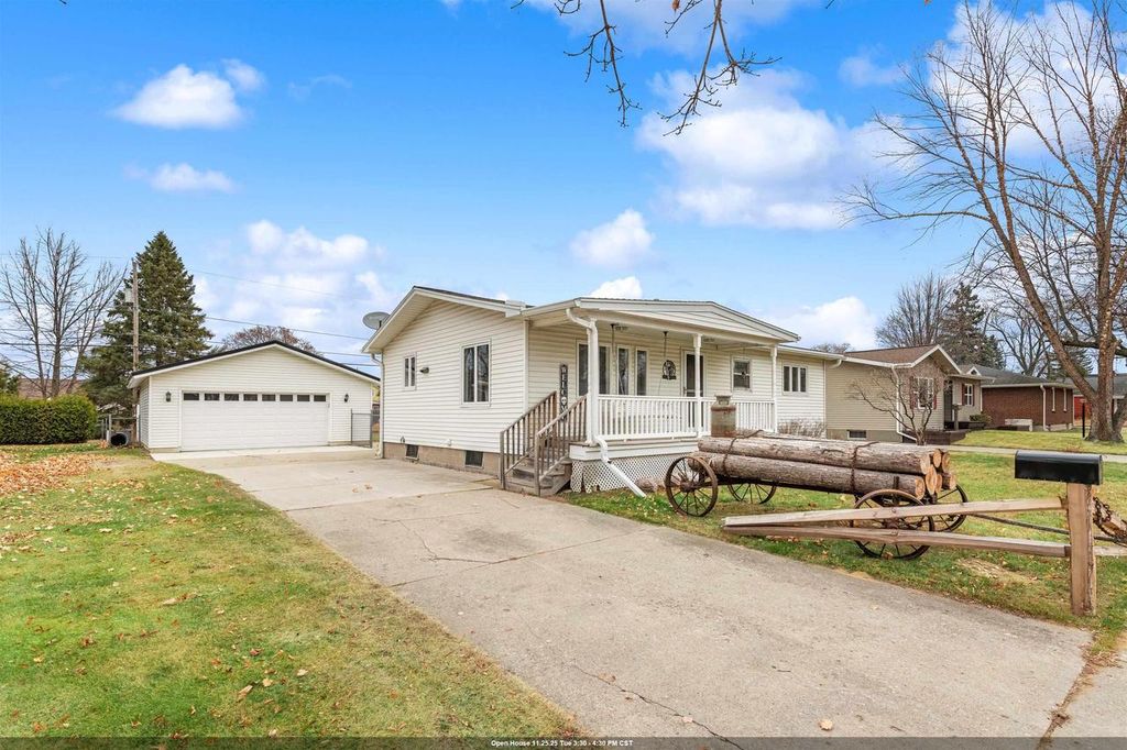 Photo of 1520 Daggett STREET, Marinette, WI 54143 (MLS # 50318585)