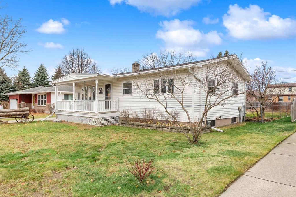 Photo of 1520 Daggett STREET, Marinette, WI 54143 (MLS # 50318585)