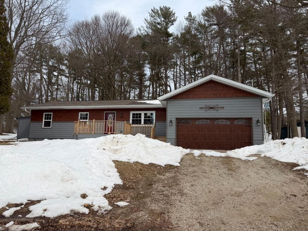 Photo of 462 N 7th PLACE, Sturgeon Bay, WI 54235 (MLS # 50322820)