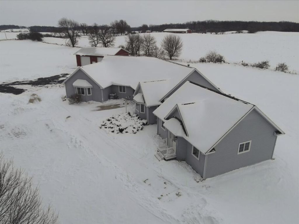 Photo of 11365 N US Highway 14, Brooklyn, WI 53521 (MLS # 1944810)