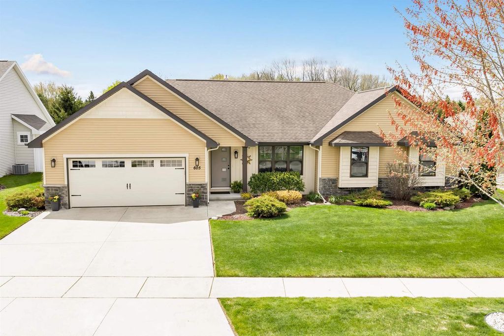 Photo of 605 Pebblestone CIRCLE, Oneida, WI 54155 (MLS # 50325564)