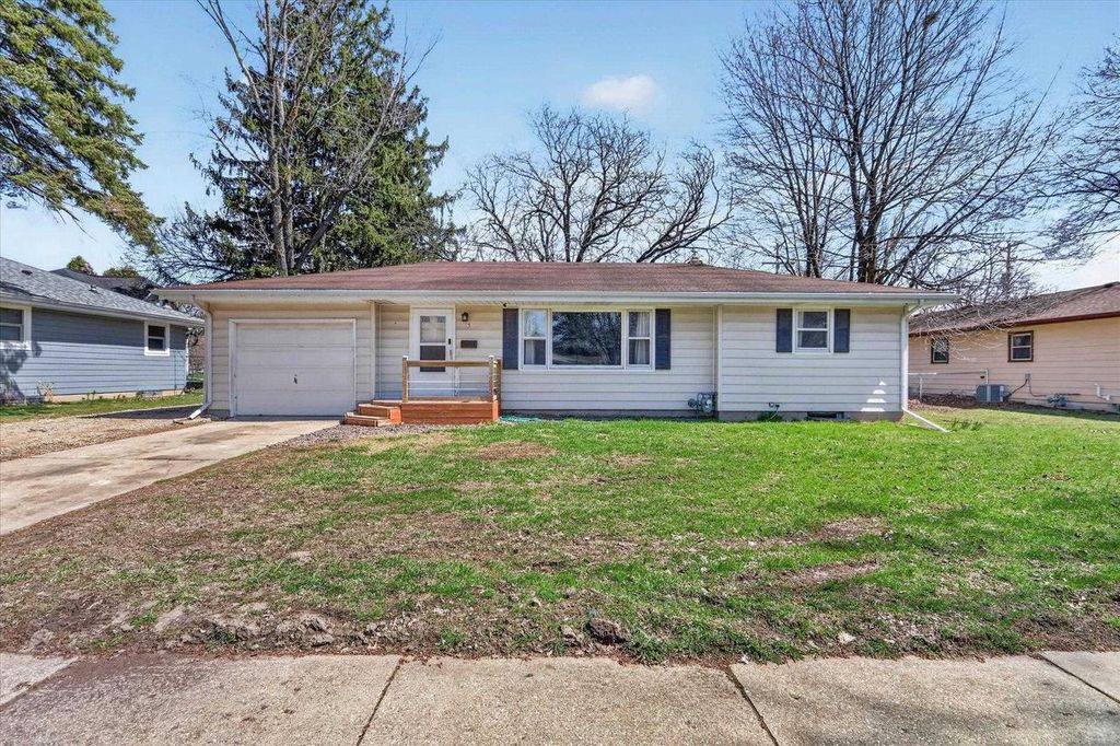 Photo of 5 S Lexington DRIVE, Janesville, WI 53545 (MLS # 2020303)