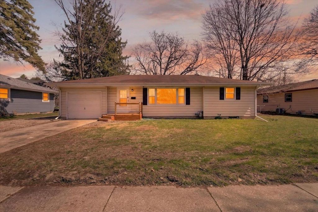 Photo of 5 S Lexington DRIVE, Janesville, WI 53545 (MLS # 2020303)