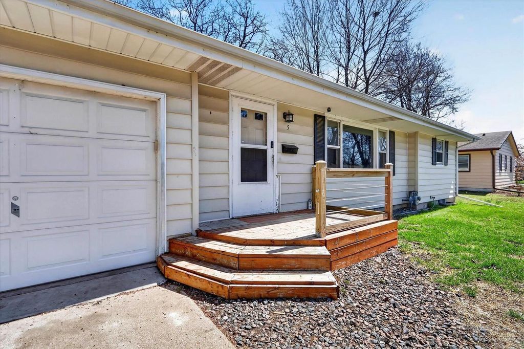 Photo of 5 S Lexington DRIVE, Janesville, WI 53545 (MLS # 2020303)