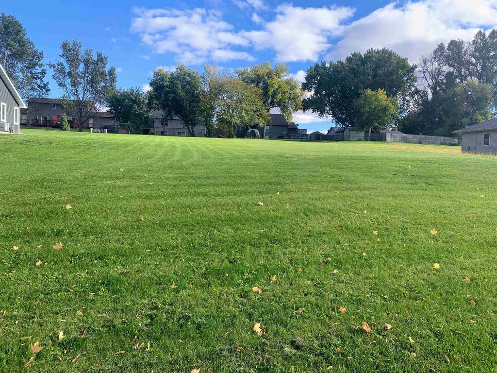 Photo of 1214 Arrowood CIRCLE WEST CIRCLE W, Oconomowoc, WI 53066 (MLS # 1945013)