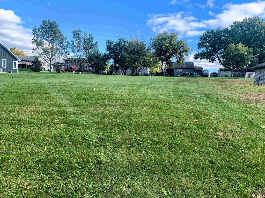 Photo of 1214 Arrowood CIRCLE WEST CIRCLE W, Oconomowoc, WI 53066 (MLS # 1945013)