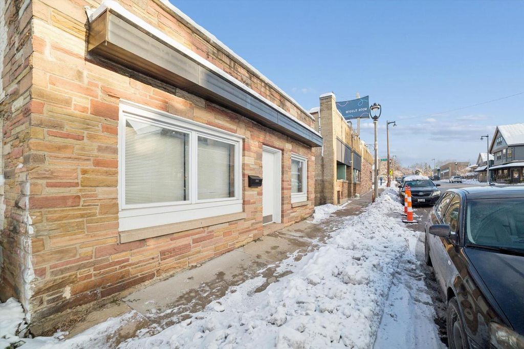 Photo of 2986 S Kinnickinnic AVENUE, Milwaukee, WI 53207 (MLS # 1944526)