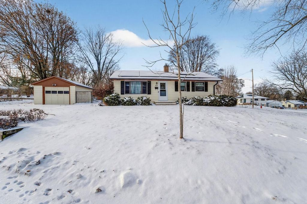 Photo of 518 Bowman AVENUE, Madison, WI 53716 (MLS # 2014918)