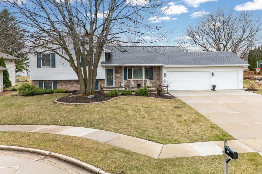 Photo of 2435 Kaitlynn COURT, Oshkosh, WI 54901 (MLS # 50323086)