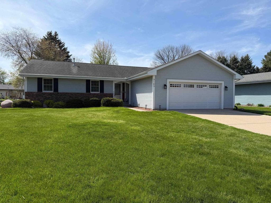 Photo of 2103 Clover LANE, Janesville, WI 53545 (MLS # 2021808)