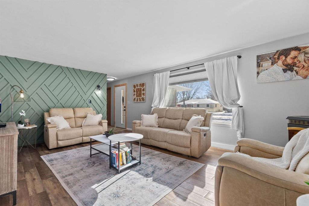 Photo of 1018 W Parkway BOULEVARD, Appleton, WI 54914 (MLS # 50320585)