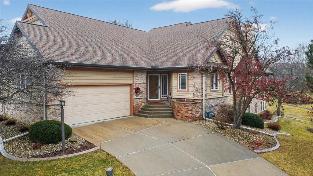 Photo of 2999 Woods Edge WAY, Fitchburg, WI 53711 (MLS # 2017782)