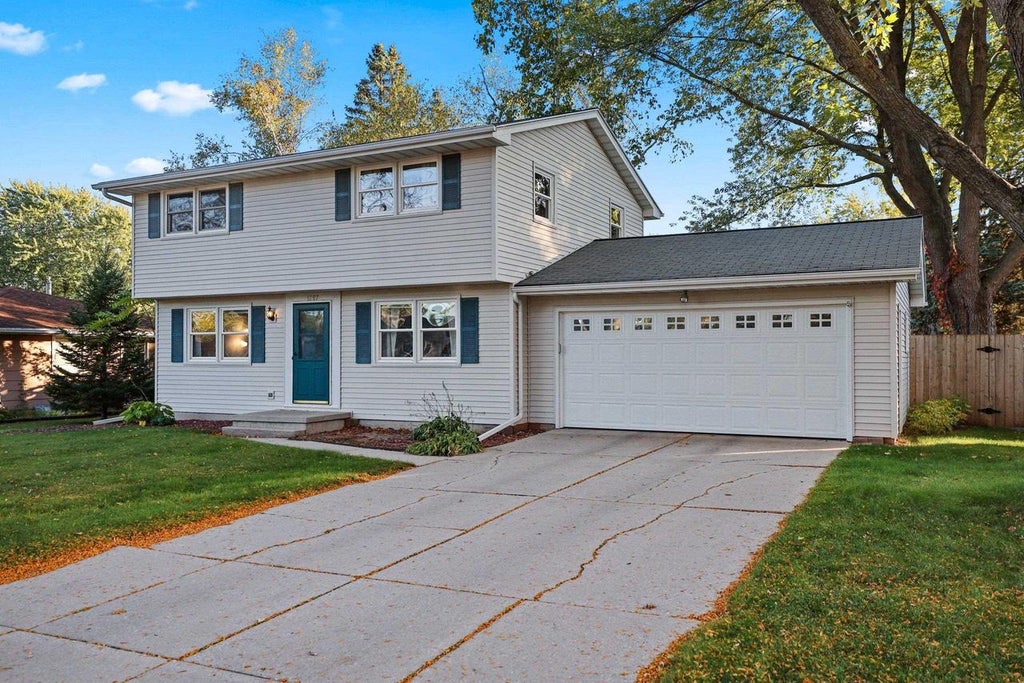 Photo of 1287 Apache AVENUE, Green Bay, WI 54313 (MLS # 50333825)