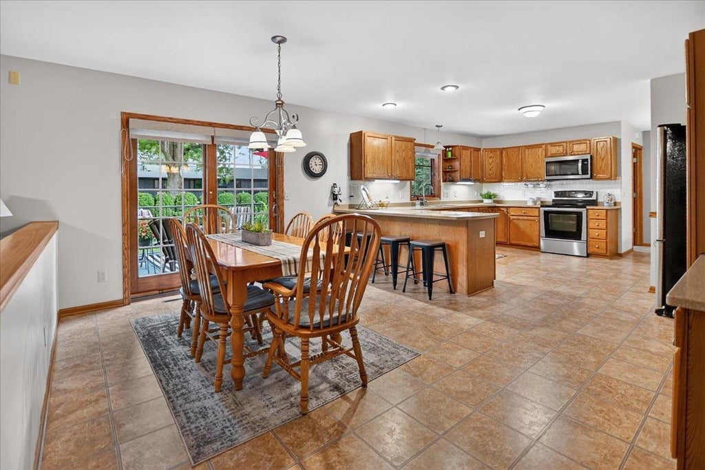 Photo of 617 Kvamme LANE, Stoughton, WI 53589 (MLS # 2032373)