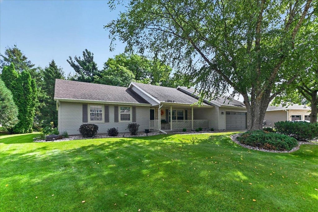 Photo of 617 Kvamme LANE, Stoughton, WI 53589 (MLS # 2032373)