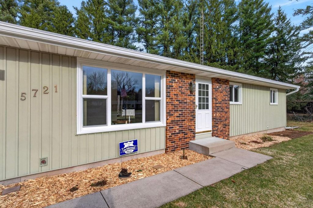 Photo of 5721 Wintergreen DRIVE, Wisconsin Rapids, WI 54494 (MLS # 22601525)