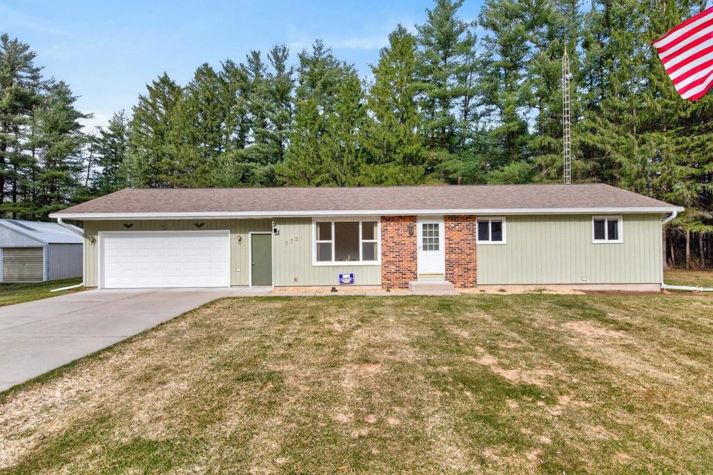 Photo of 5721 Wintergreen DRIVE, Wisconsin Rapids, WI 54494 (MLS # 22601525)