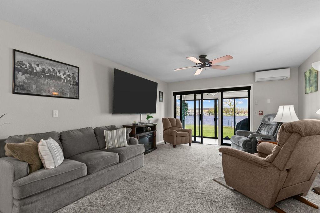 Photo of 260 N Campbell ROAD #B, Oshkosh, WI 54902 (MLS # 50325389)