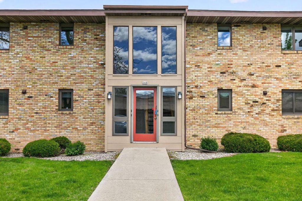 Photo of 260 N Campbell ROAD #B, Oshkosh, WI 54902 (MLS # 50325389)
