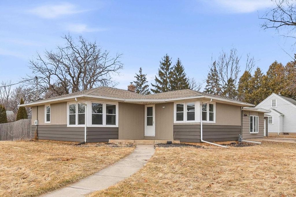 Photo of 236 W 20th AVENUE, Oshkosh, WI 54902 (MLS # 50321834)