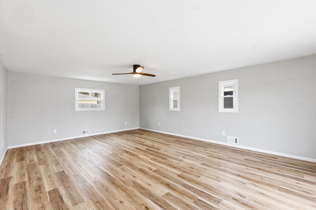 Photo of 236 W 20th AVENUE, Oshkosh, WI 54902 (MLS # 50321834)