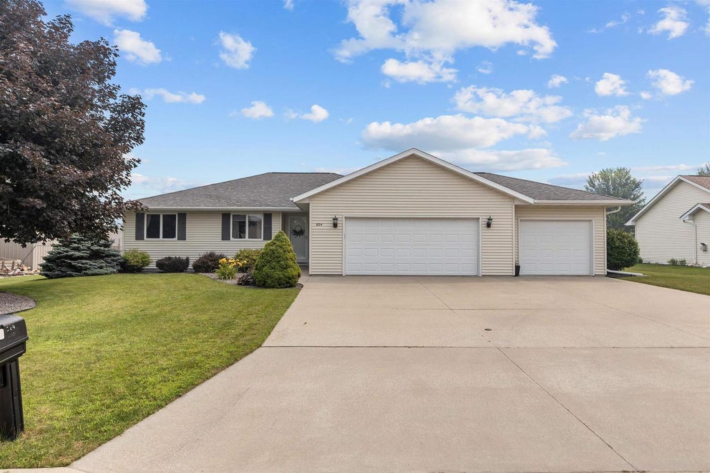 Photo of 824 S Mill STREET, Hortonville, WI 54944 (MLS # 50329714)