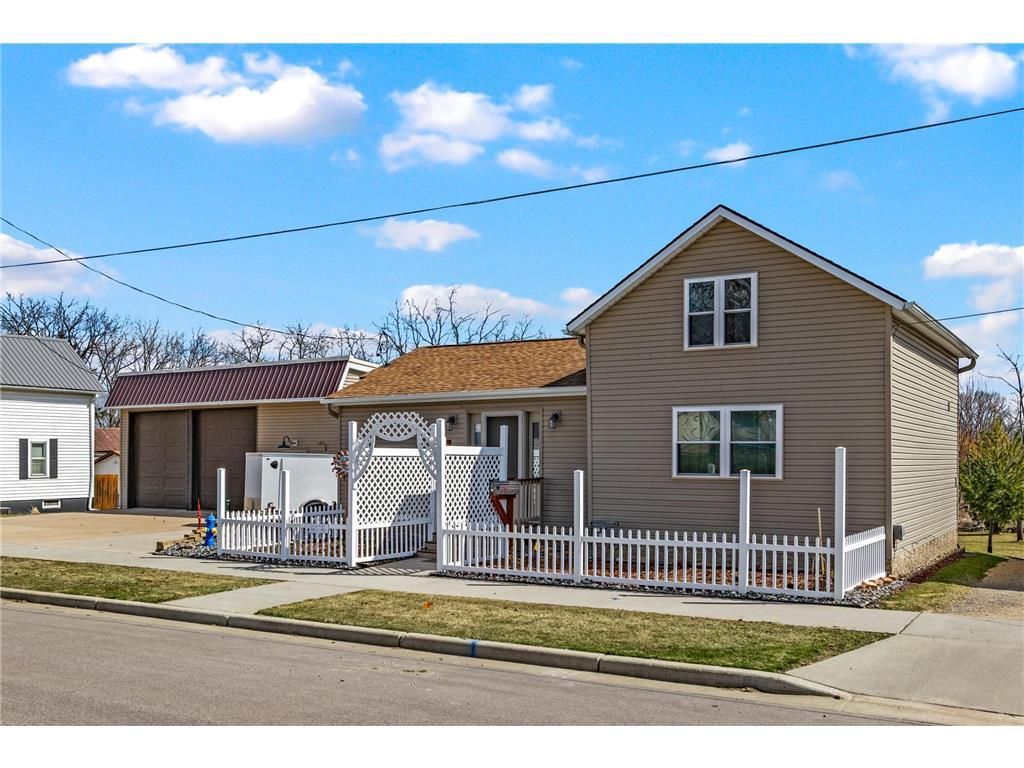 Photo of 1716 Kilbourn AVENUE, Tomah, WI 54660 (MLS # 7043374)